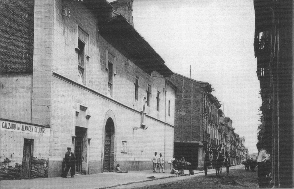 La calle Mayor y el Hospital de Antezana hacia 1910