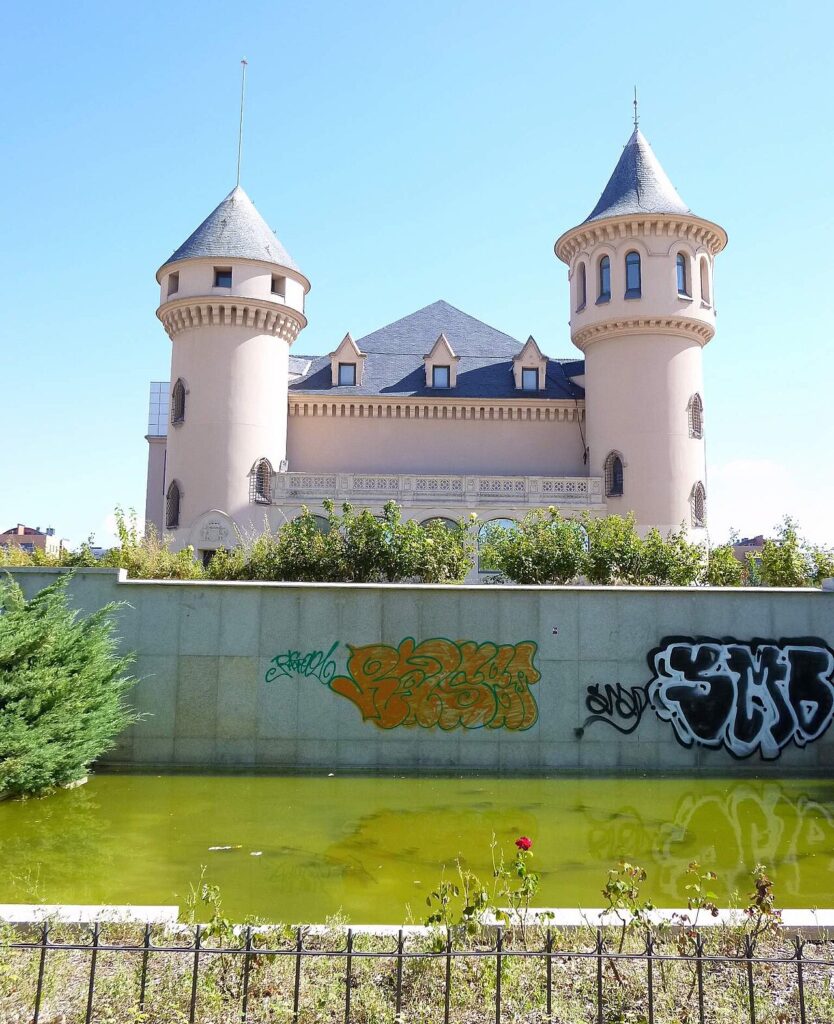 Los castillos de Valderas, sede del Museo de Arte en Vidrio de Alcorcón