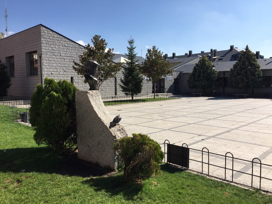 La plaza de la Casa de Cultura de Alpedrete
