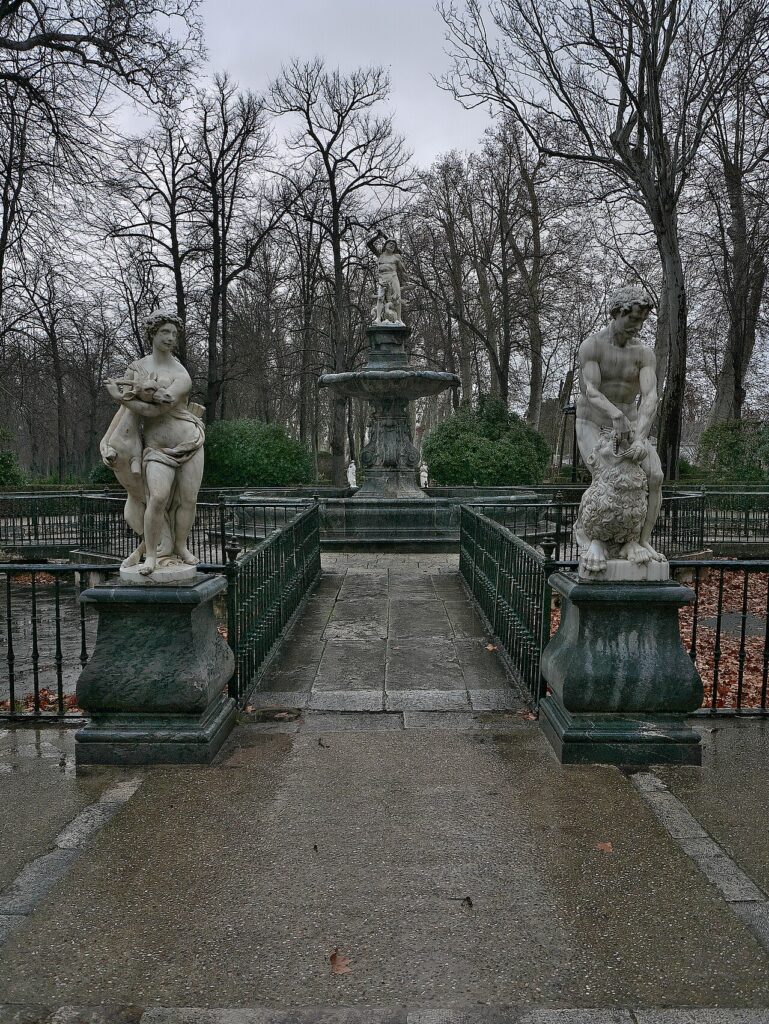 Fuente de Hércules en el jardín de la Isla
