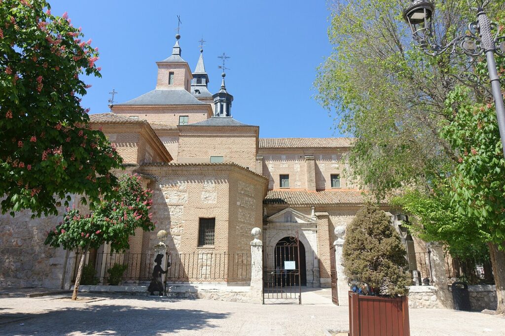 La iglesia de San Juan Bautista, donde están enterrados los abuelos de Cervantes