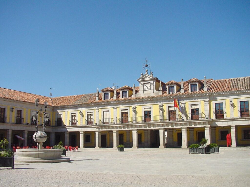 El Ayuntamiento y la plaza Mayor de Brunete
