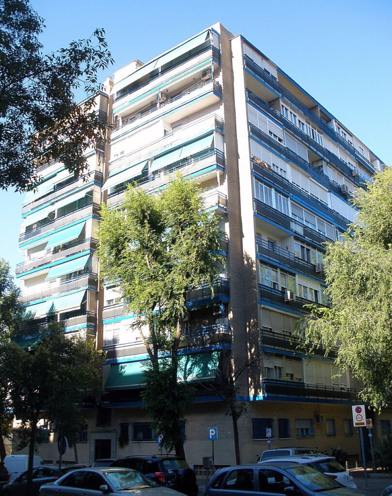 Calles del vecino barrio de Los Rosales, al otro lado de las vías