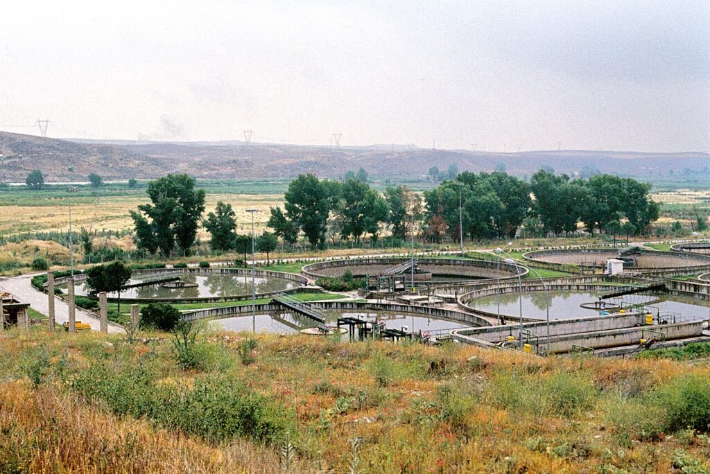 La depuradora de Butarque y la vega del Manzanares en 1982, antes de la llegada de las nuevas promociones