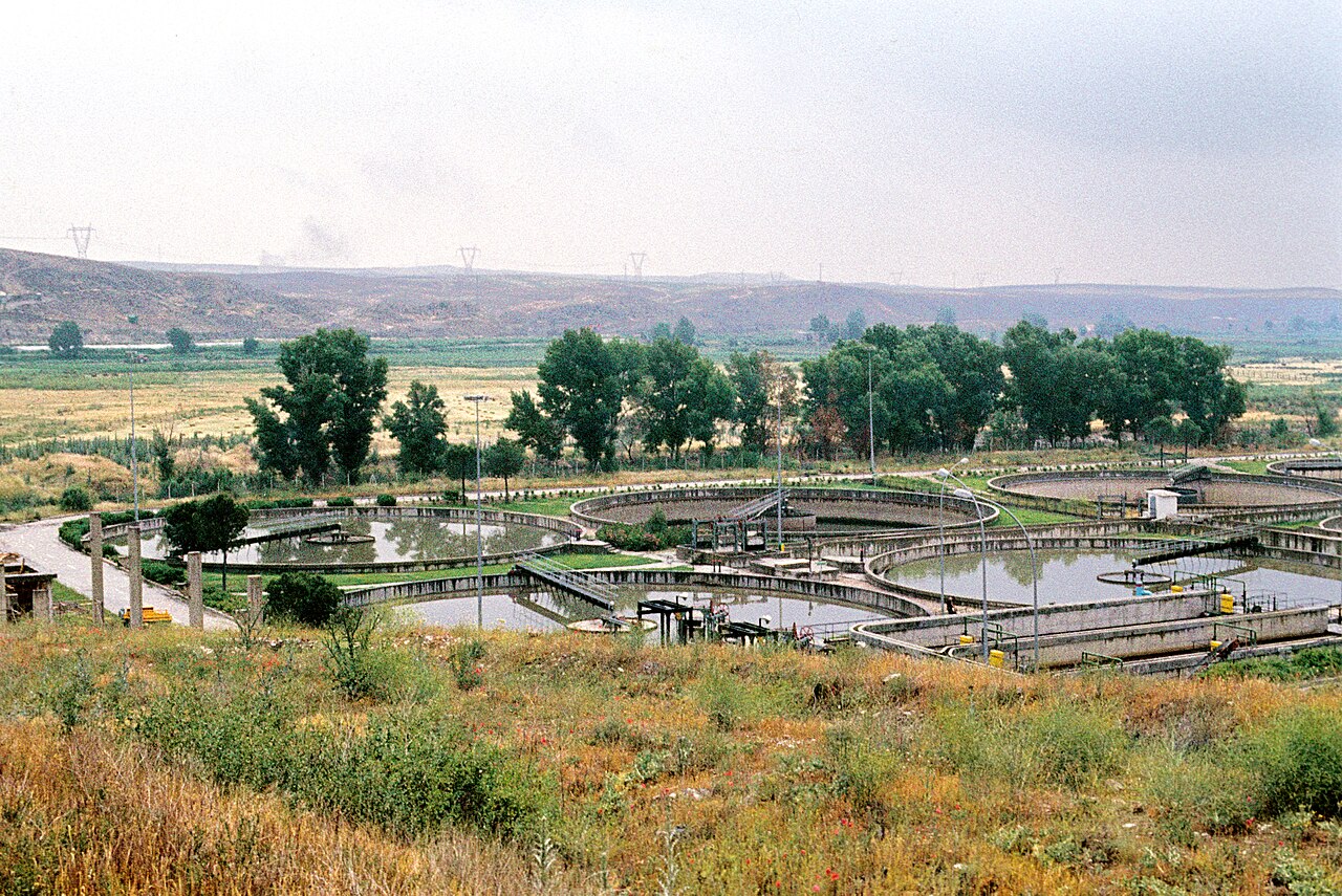 La depuradora de Butarque y la vega del Manzanares en 1982, antes de la llegada de las nuevas promociones