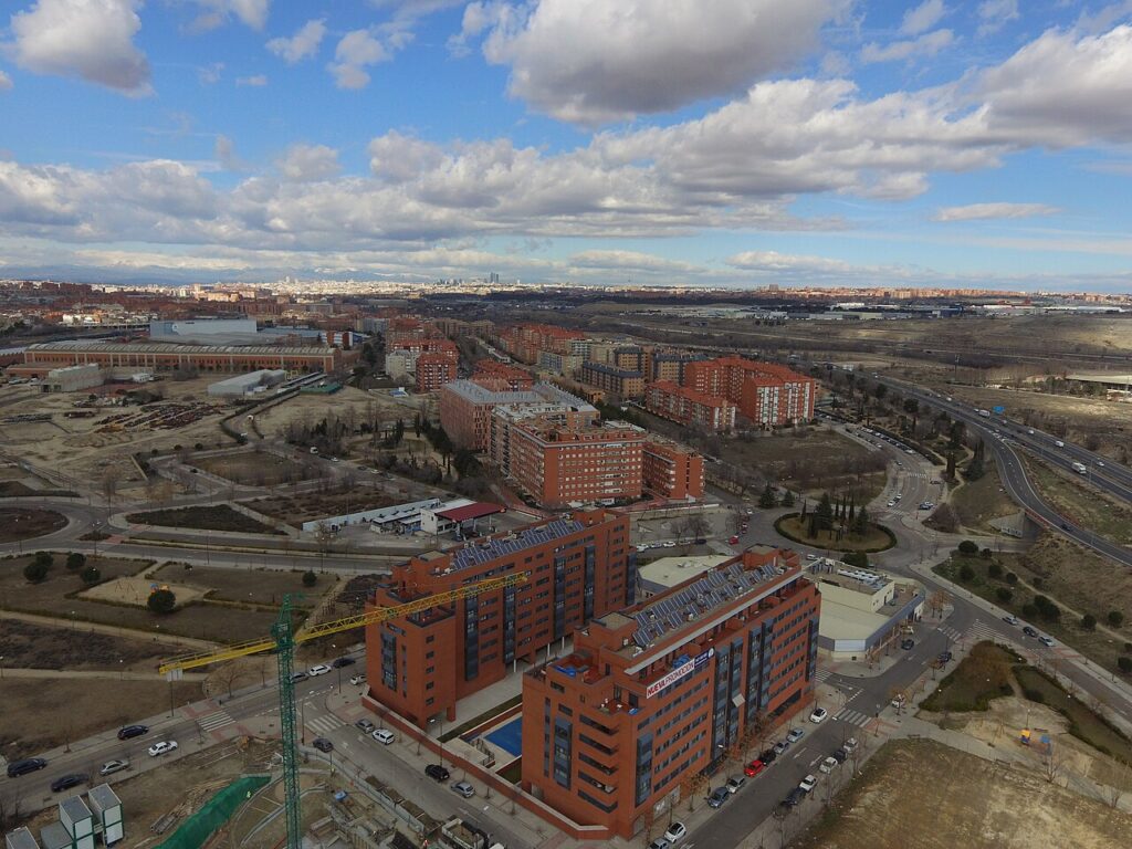 Vista aérea del barrio de Butarque, con sus bloques de viviendas del siglo XXI