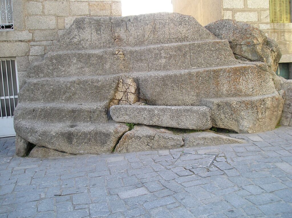 La piedra del Concejo, donde se reunía el concejo en el siglo XIII