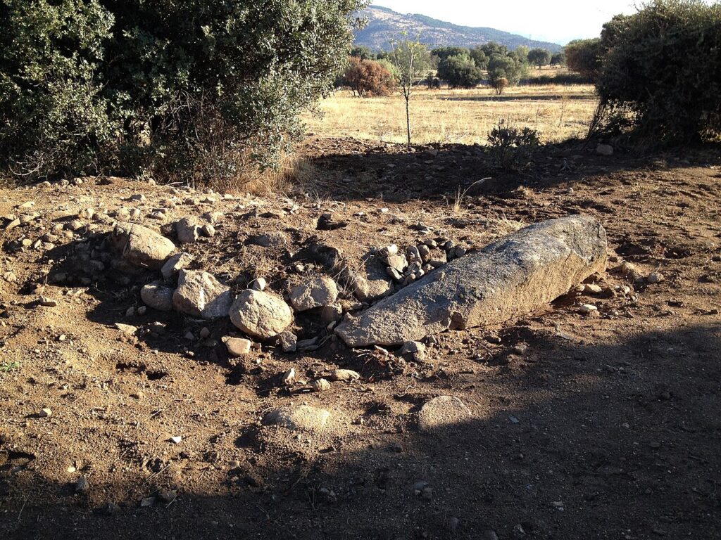 Restos del dolmen de Entretérminos