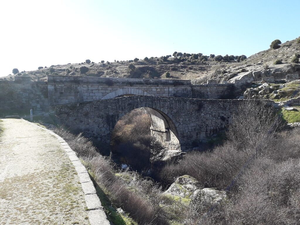 El puente medieval del Grajal sobre el río Manzanares
