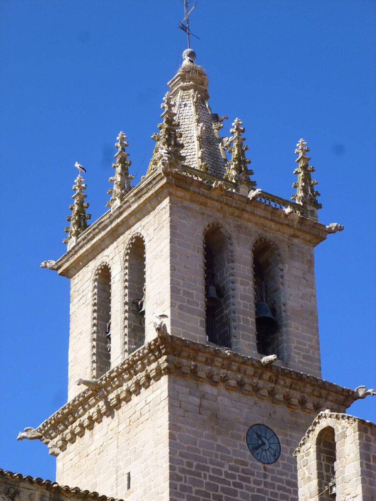 La basílica de la Asunción de Nuestra Señora, construida en granito de Colmenar