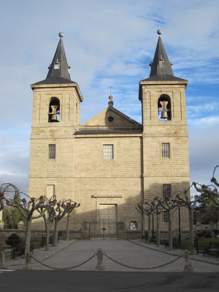 La iglesia de San Bernabé, mandada construir por Felipe II en 1593