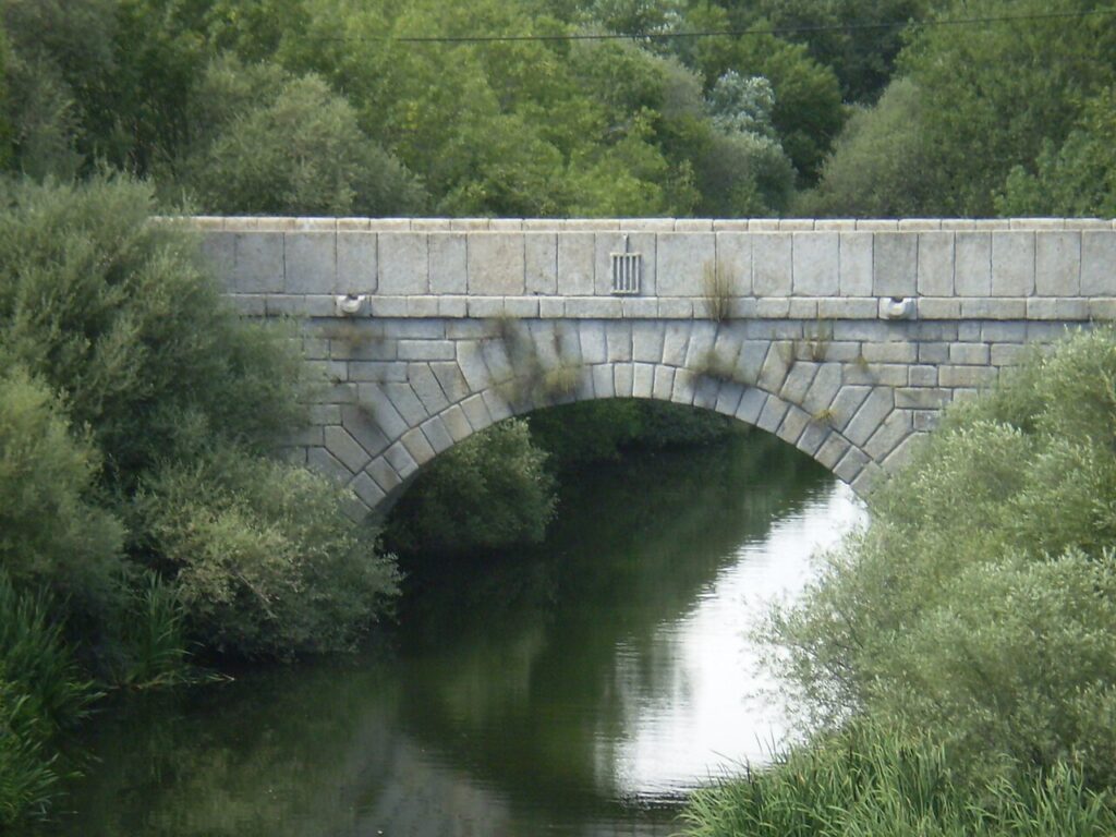 El Puente Nuevo sobre el río Guadarrama, terminado en 1583 por orden de Felipe II