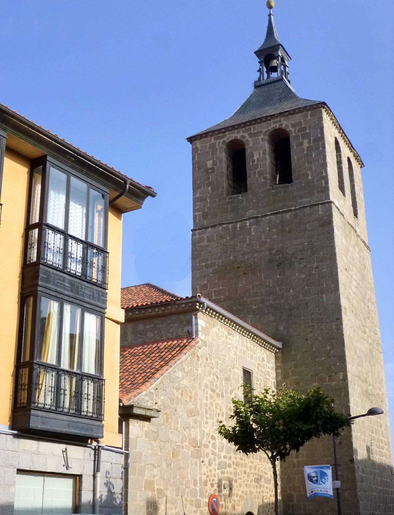 La iglesia de Nuestra Señora de la Asunción, de finales del siglo XV y principios del XVI, en el casco antiguo de Galapagar