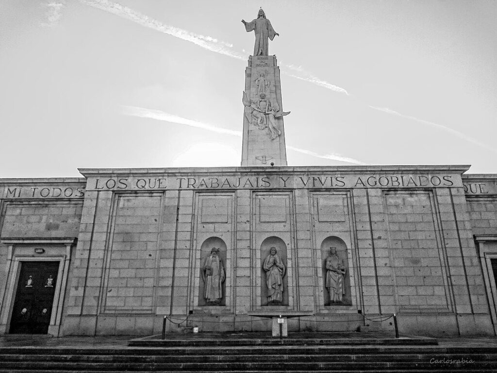 El cerro de los Ángeles, con el monumento al Sagrado Corazón en lo alto