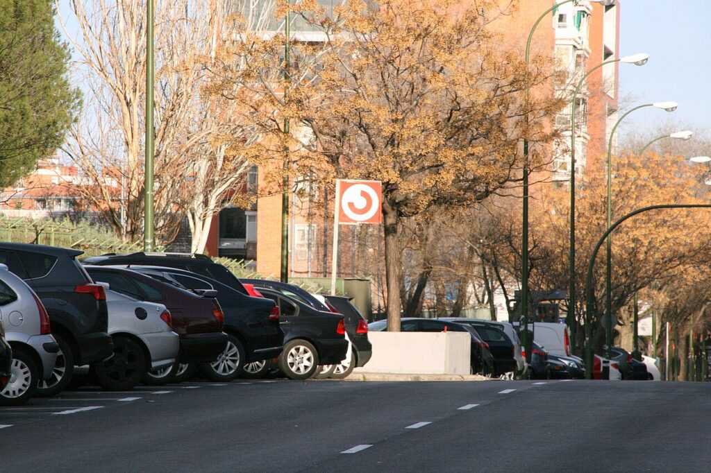 Acceso a la estación de Cercanías cuando aún se llamaba Fanjul, hoy Maestra Justa Freire-Polideportivo Aluche