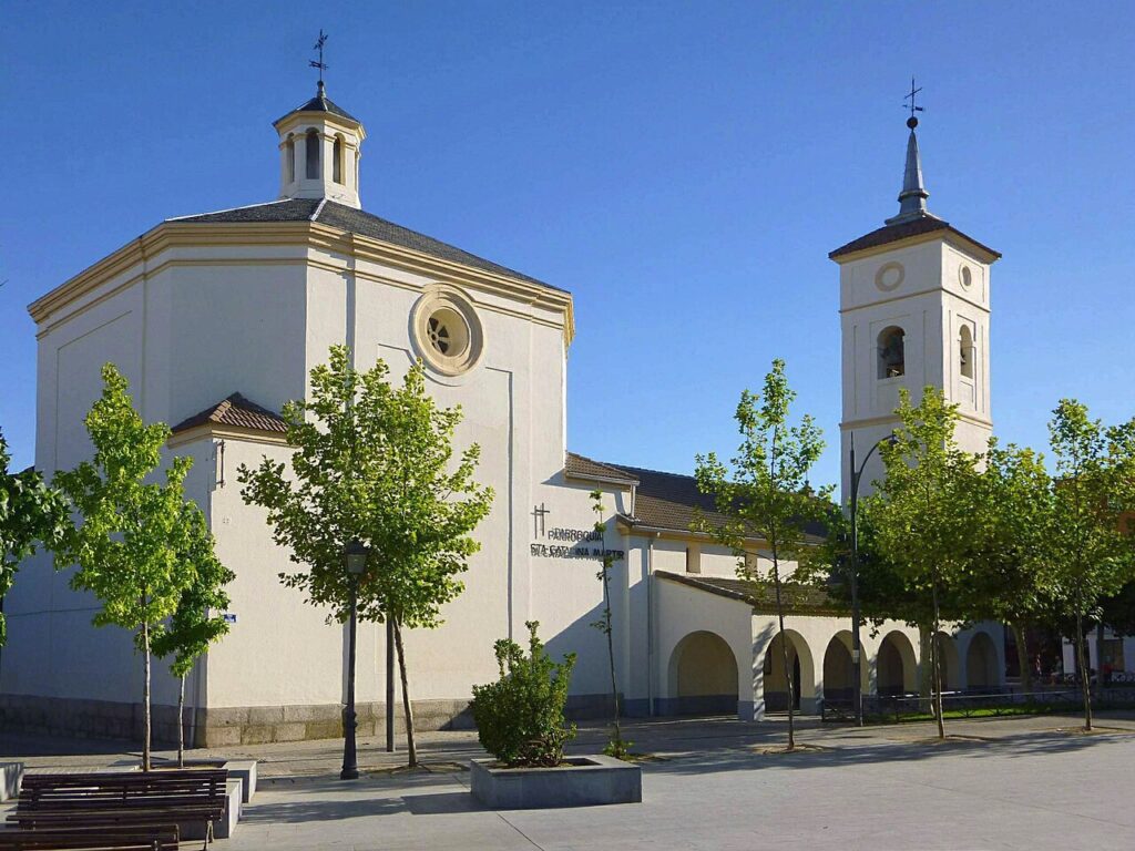 La iglesia de Santa Catalina Mártir, en el centro histórico de Majadahonda
