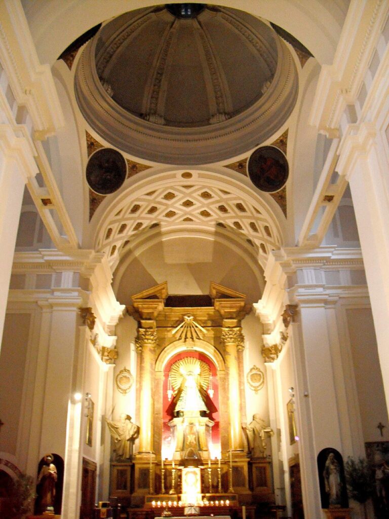 Interior de la iglesia de las Maravillas, que dio nombre al barrio