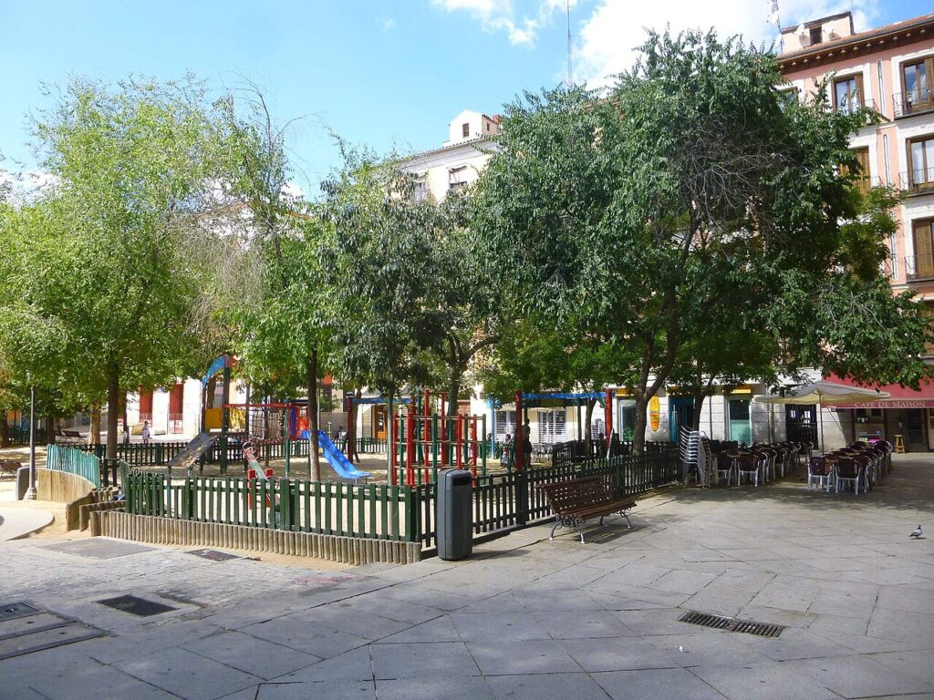 La plaza del Dos de Mayo, con el arco del antiguo cuartel de Monteleón