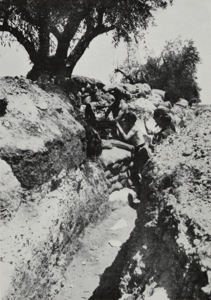 Brigadistas checoslovacos en una trinchera cerca del Jarama en 1937