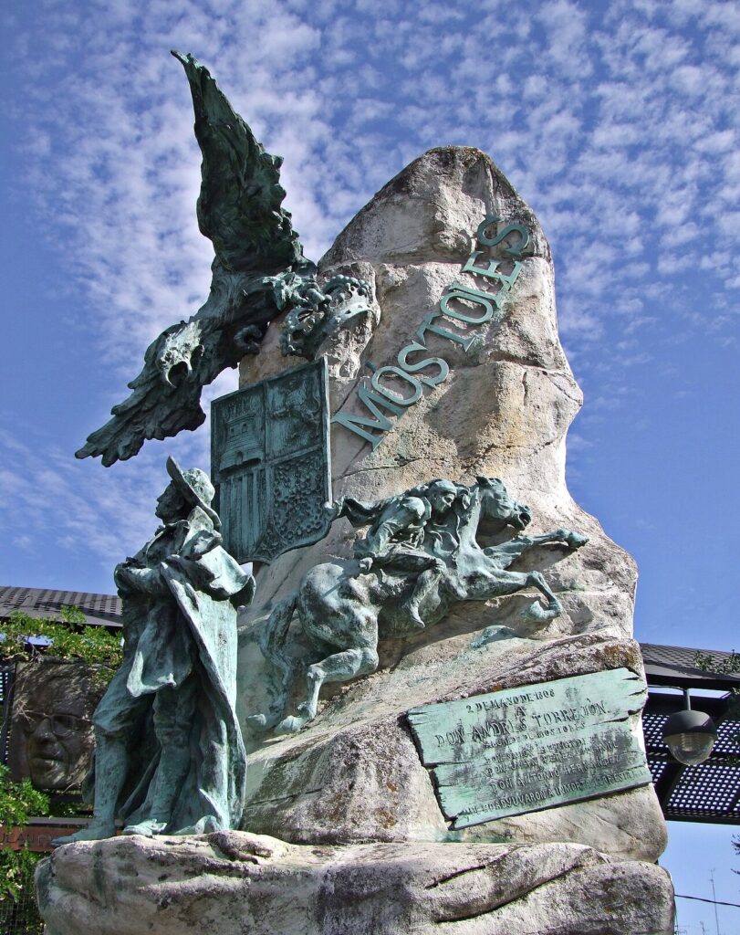 El monumento a Andrés Torrejón, inaugurado en 1908