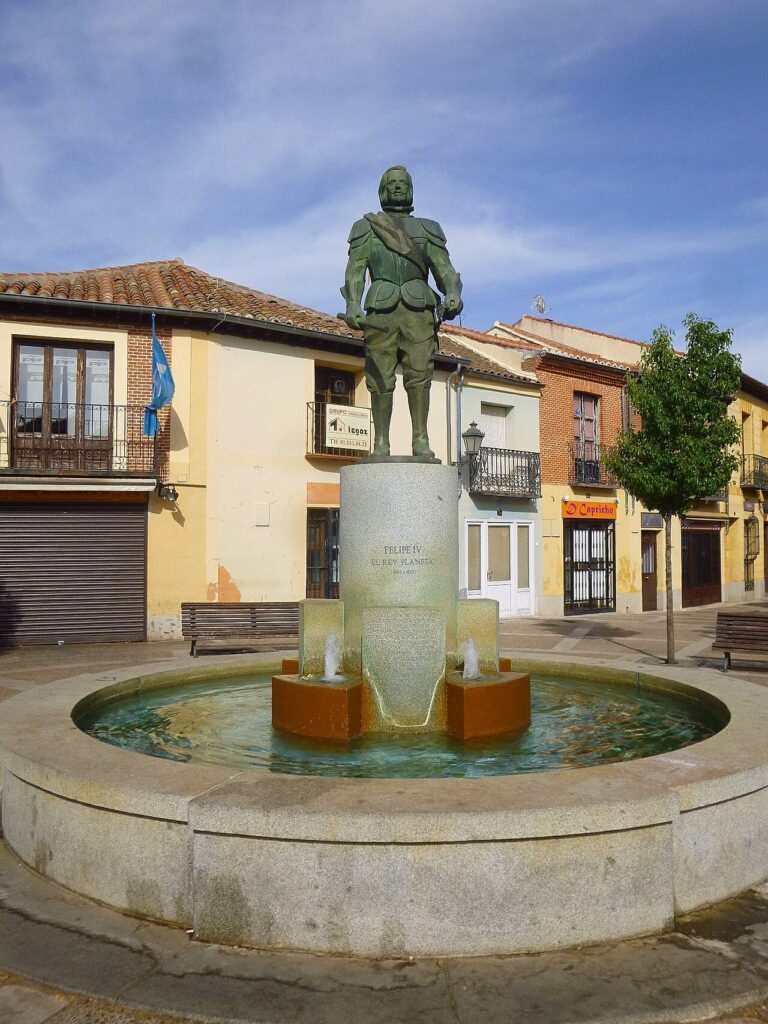 El monumento a Felipe IV, que celebró aquí sus velaciones en 1649