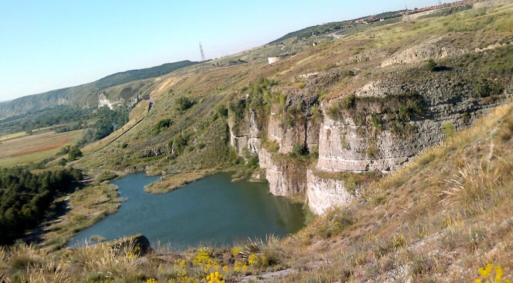 Los cantiles de yeso sobre el valle del Jarama
