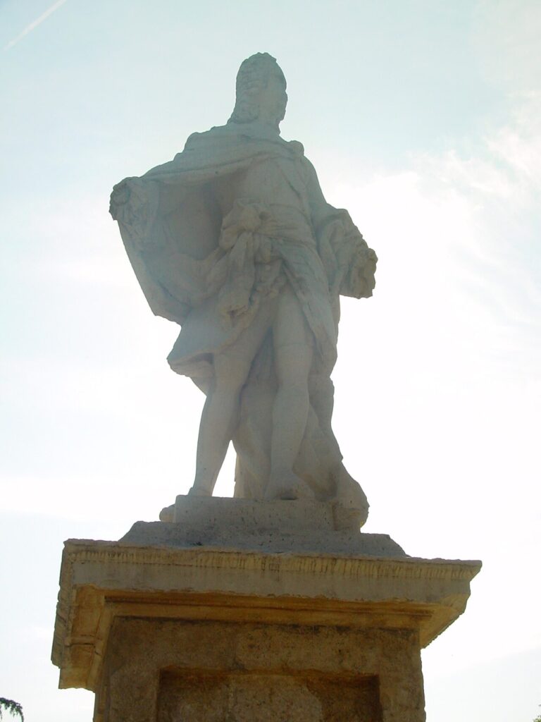 La estatua de Teodoro Ventura de Argumosa, primer gobernador del Real Sitio