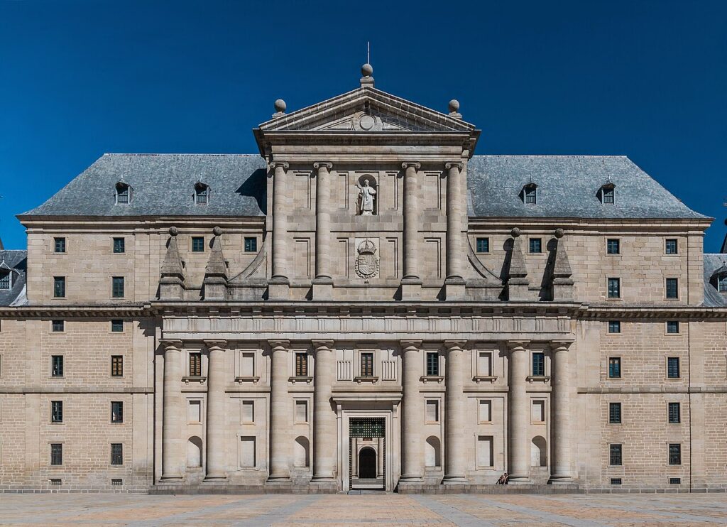 La fachada principal del Real Monasterio de San Lorenzo de El Escorial