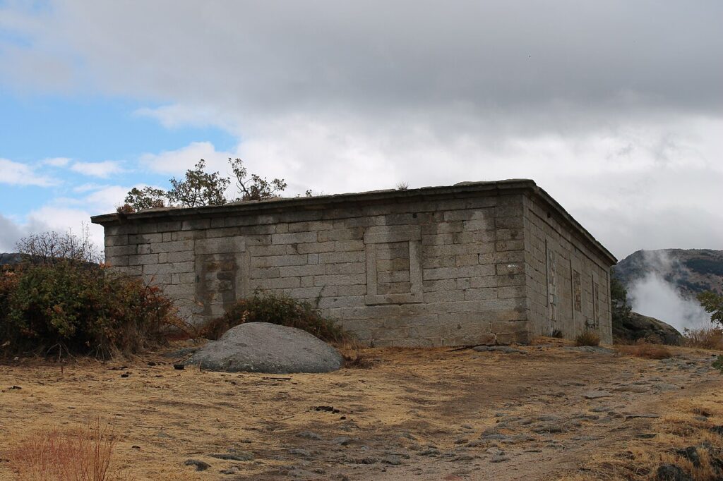 La Silla de Felipe II, frente al Monasterio