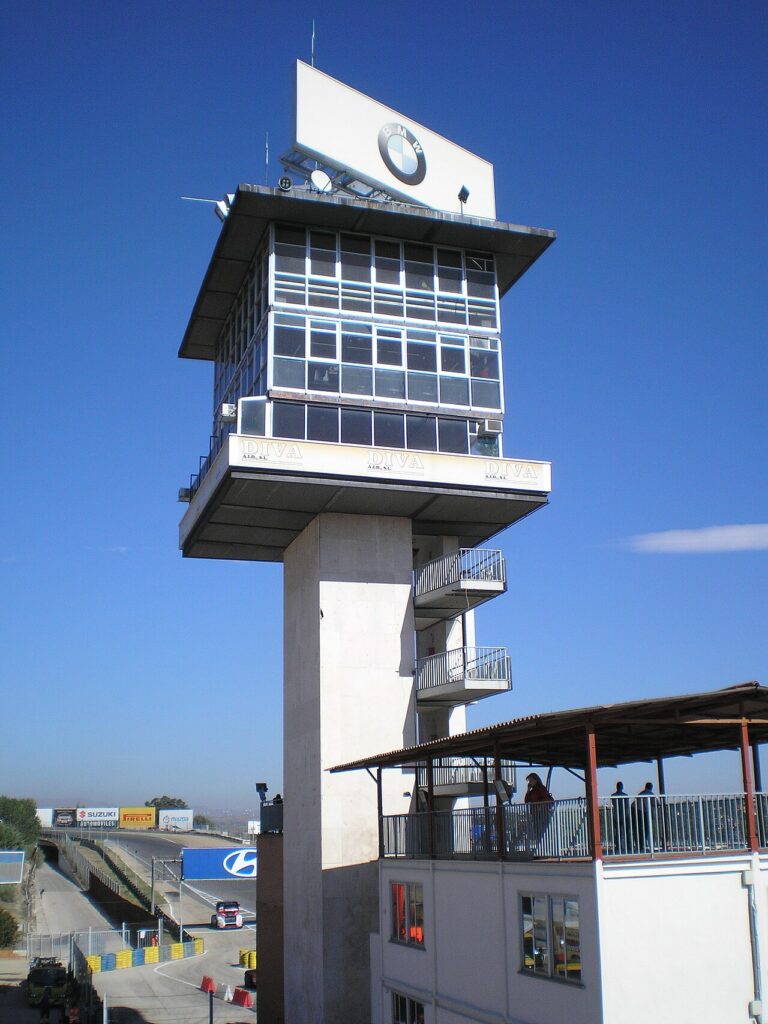 La torre de control del circuito del Jarama