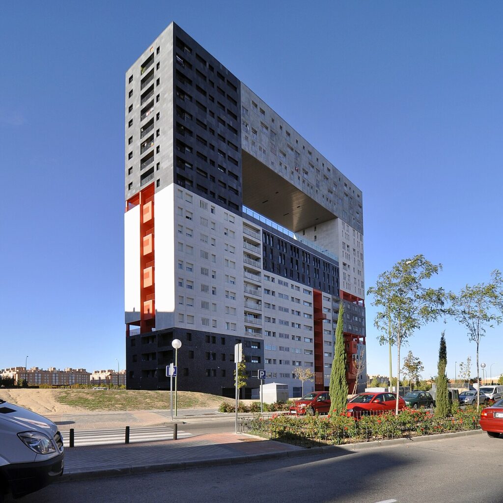 El edificio Mirador visto desde la calle