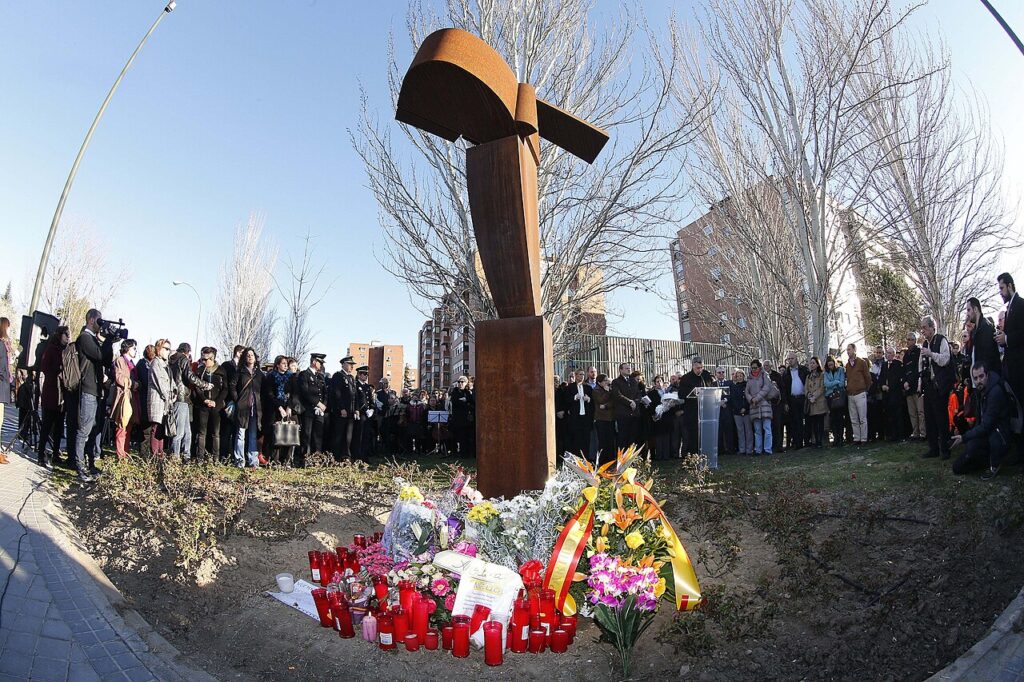 Homenaje a las víctimas del 11-M en la estación de Santa Eugenia