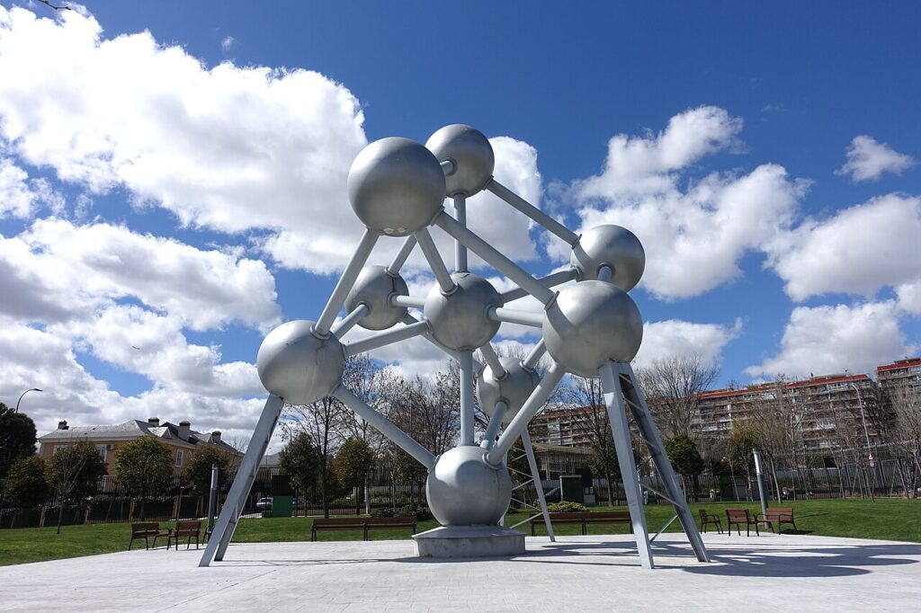 La réplica del Atomium en el Parque Europa
