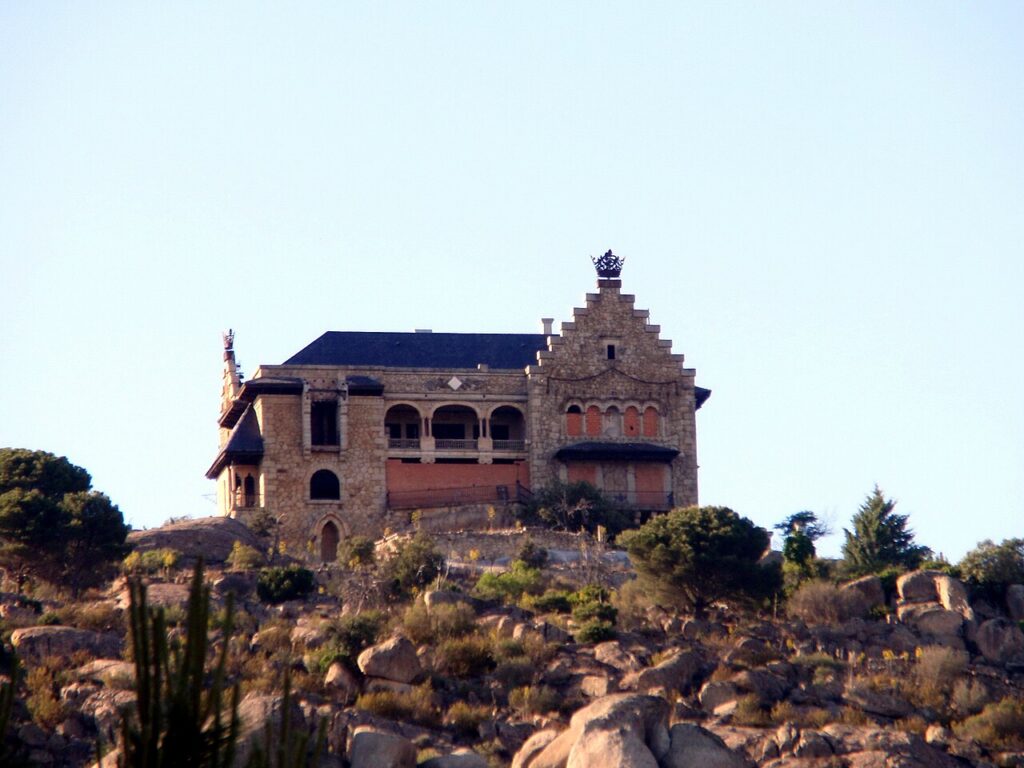 El palacio del Canto del Pico, en el punto más alto del municipio