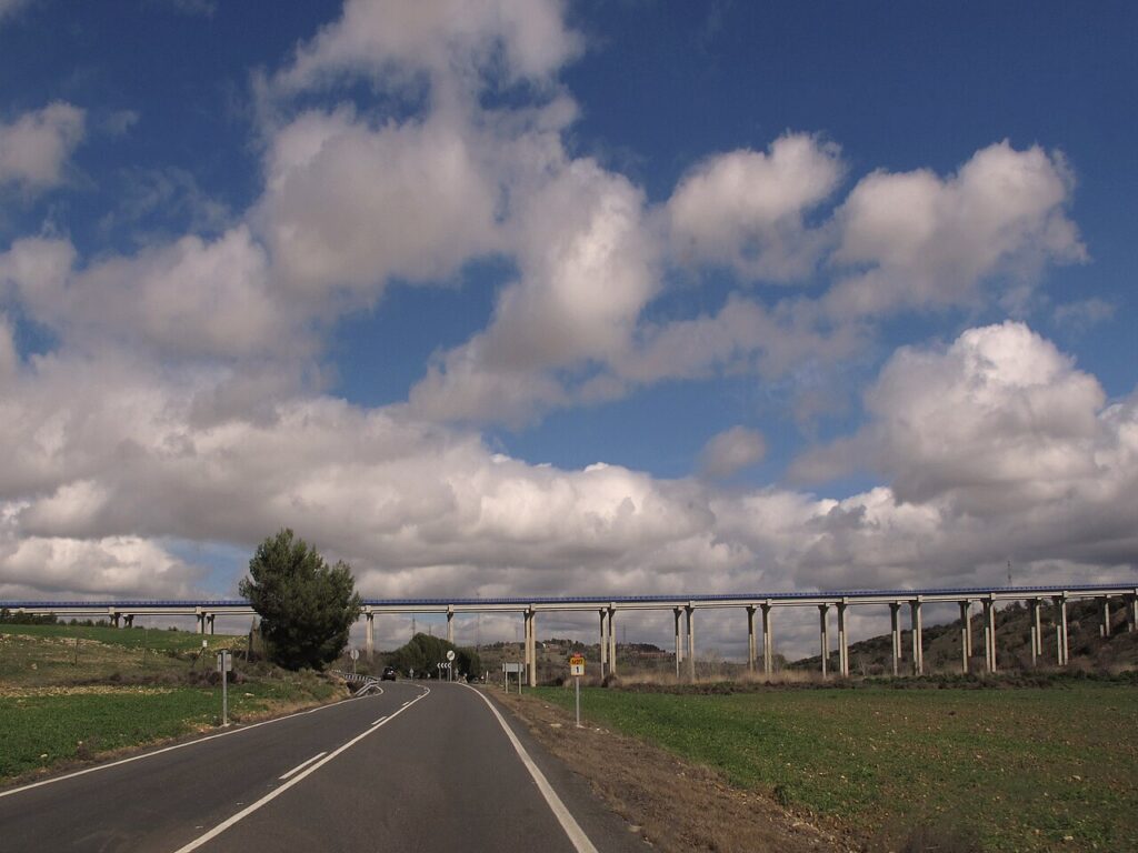 Viaducto de la autopista R-3 sobre el arroyo Pantueña
