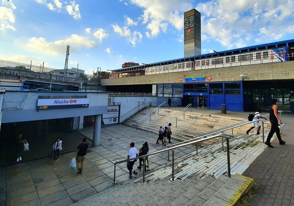 Acceso al metro y Cercanías en Aluche