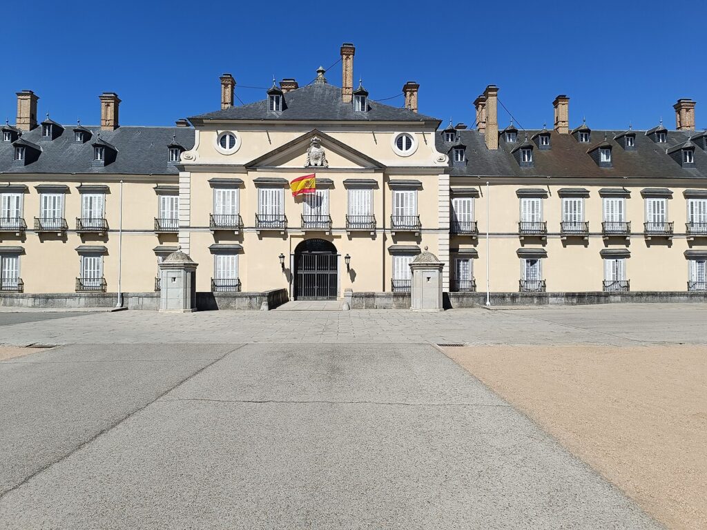 Fachada principal del Palacio Real de El Pardo en la actualidad
