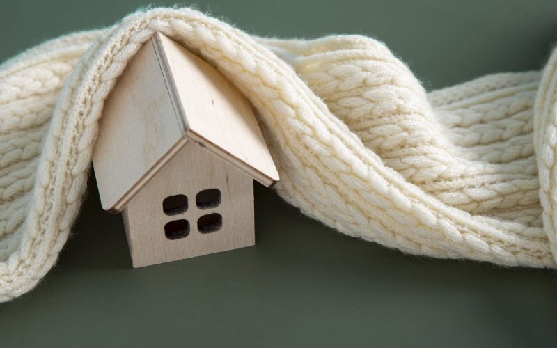 Aislamiento térmico: La capa de superhéroe que tu casa necesita para no sufrir el frío (o el calor) extremo (y ahorrarte un disgusto en la factura de la luz)