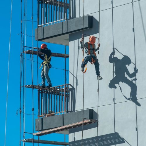 ¿Quién necesita alas teniendo cuerdas? Así trabajan los superhéroes de las alturas