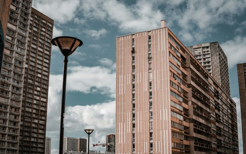 Viviendas vacías en vacaciones: seguridad y vigilancia en comunidades