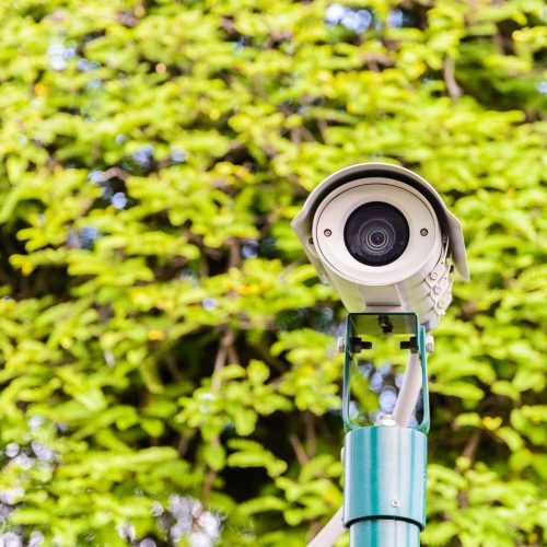 Vecino vigilado vale por dos: razones para instalar cámaras de videovigilancia en tu comunidad